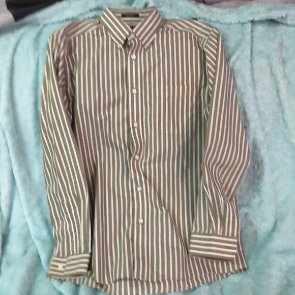 Eddie Bauer Other - Eddie Bauer button down shirt relaxed fit size M
